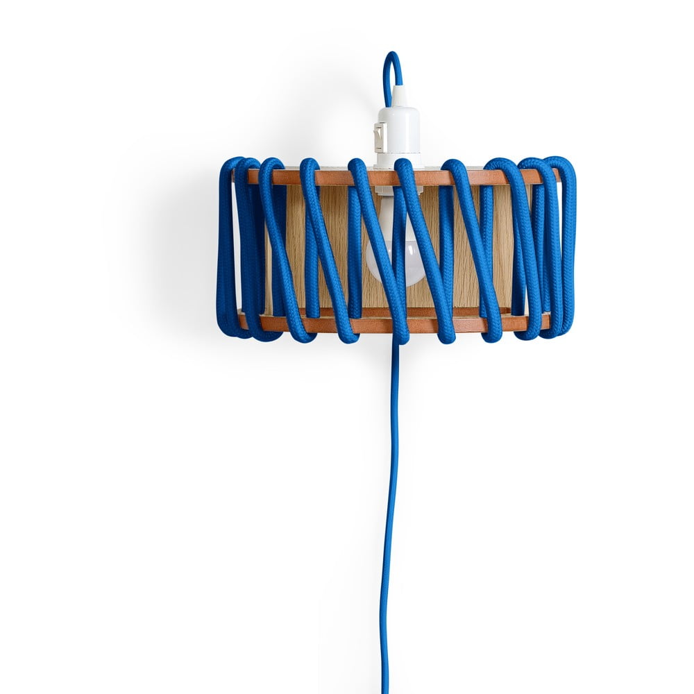 Modrá nástenná lampa s drevenou konštrukciou EMKO Macaron šírka 30 cm